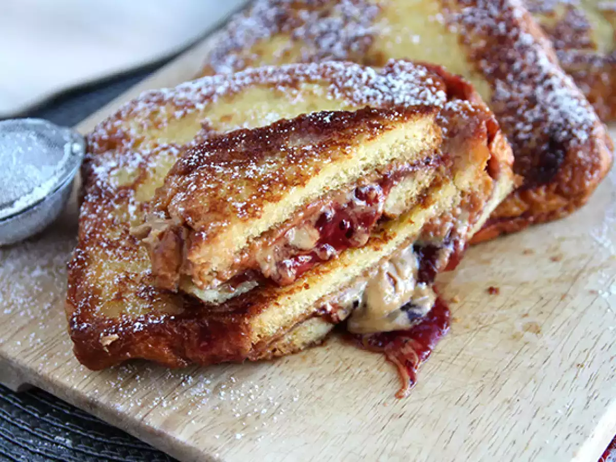 Francoski toast z arašidovim maslom in marmelado