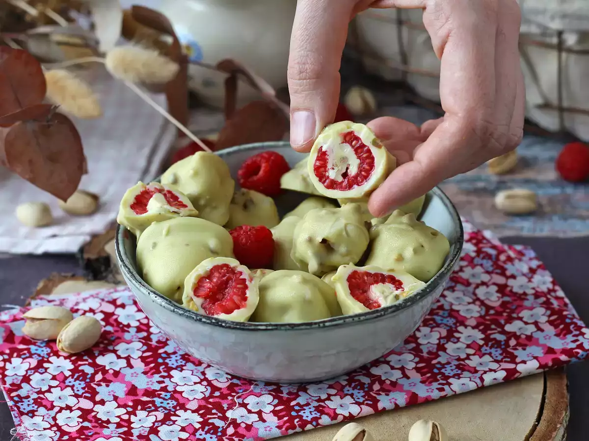 Franui s pistacijami, slastnimi prevlečenimi malinami, taljenjem in hrustljavostjo. - fotografija 2