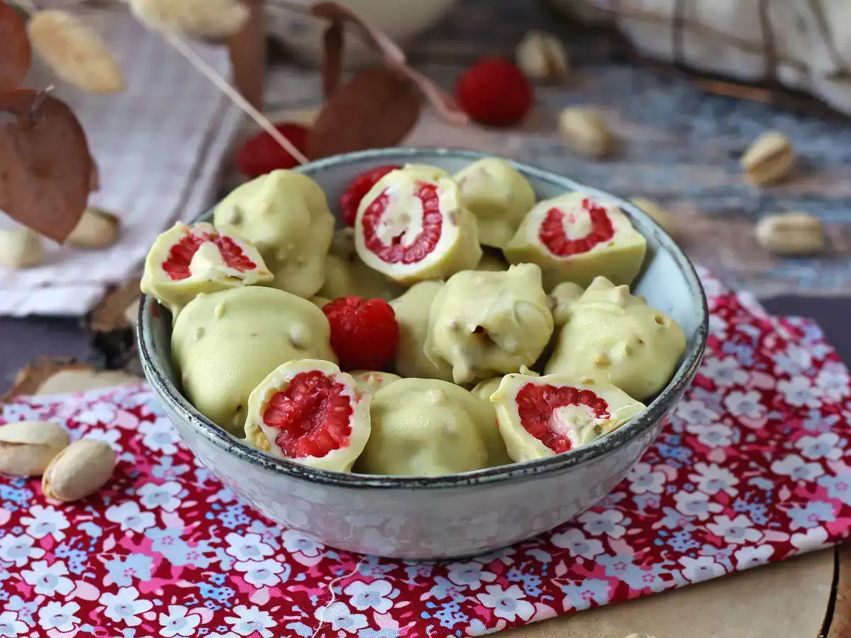 Franui s pistacijami, slastnimi prevlečenimi malinami, taljenjem in hrustljavostjo. - fotografija 6