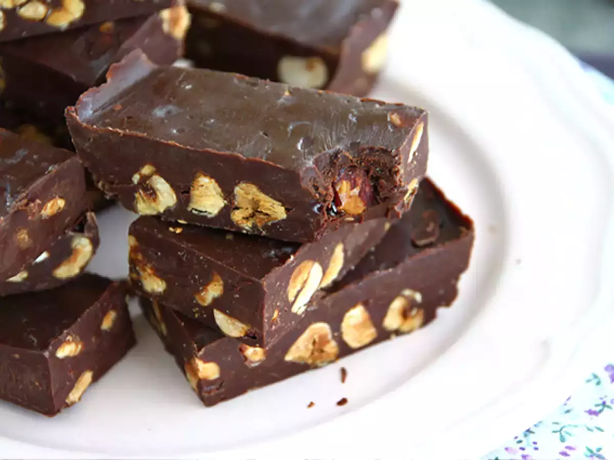 Fudge z lešniki - Čokolada in kvadrati z lešniki - fotografija 4