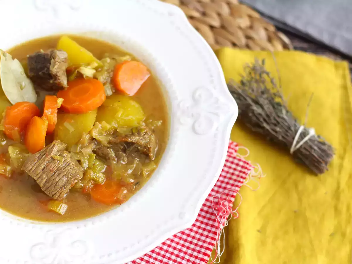 Goveja in krompirjeva enolončnica v loncu na pritisk - fotografija 2