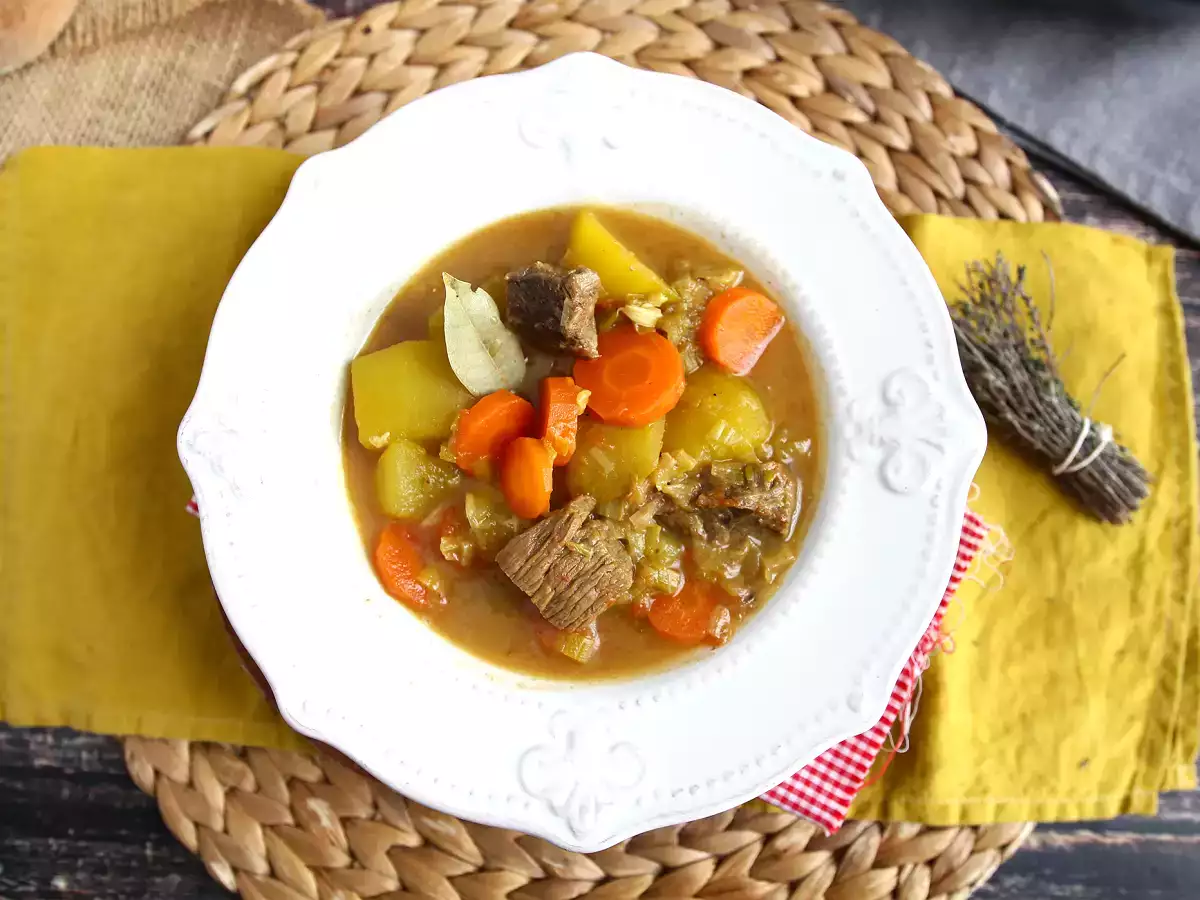 Goveja in krompirjeva enolončnica v loncu na pritisk - fotografija 4