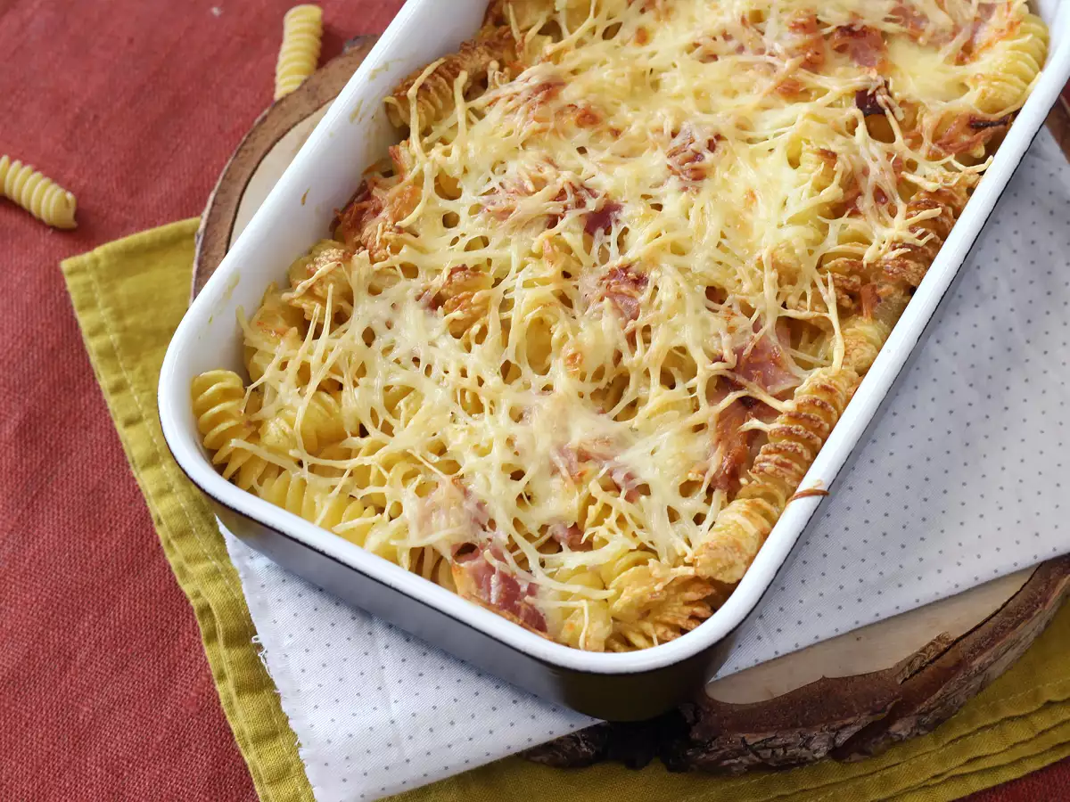 Gratinirane testenine s šunko in sirom v cvrtniku na vroč zrak - fotografija 5