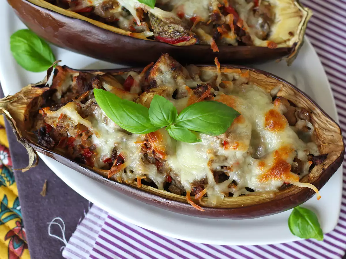 Gratinirani polnjeni jajčevci z mocarelo