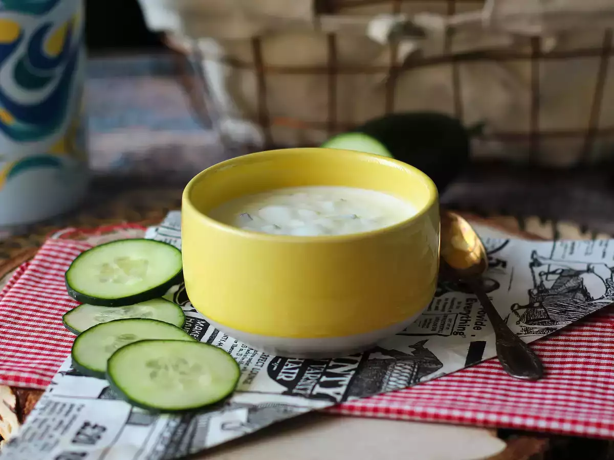 grški jogurt, kumare in čebulna omaka - fotografija 4