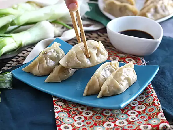 Recept Gyoze s piščancem, korenčkom in gobami