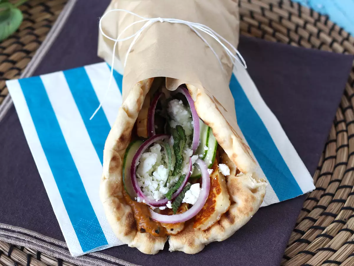 Gyros s halloumijem, vegetarijanska različica grškega sendviča! - fotografija 5