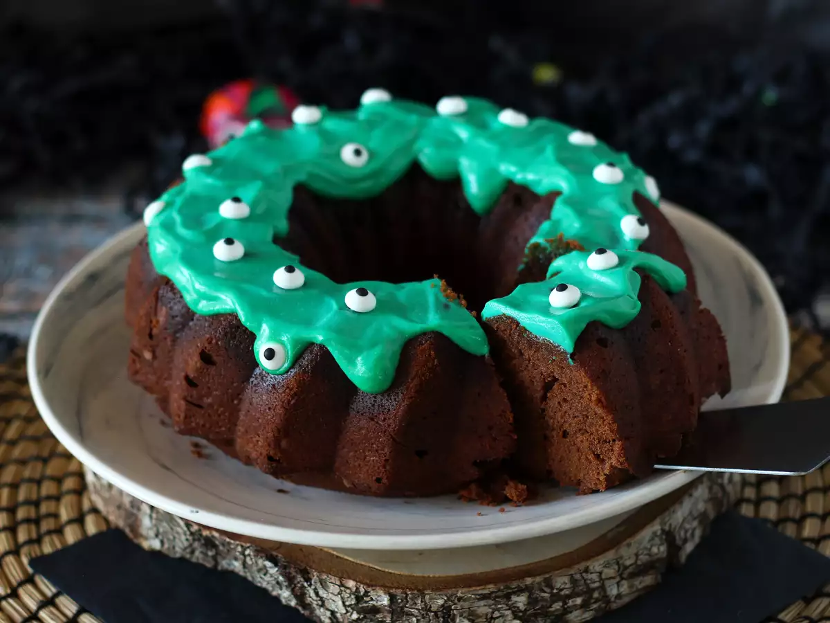 Halloweenska torta Bundt s hudiško slastno glazuro