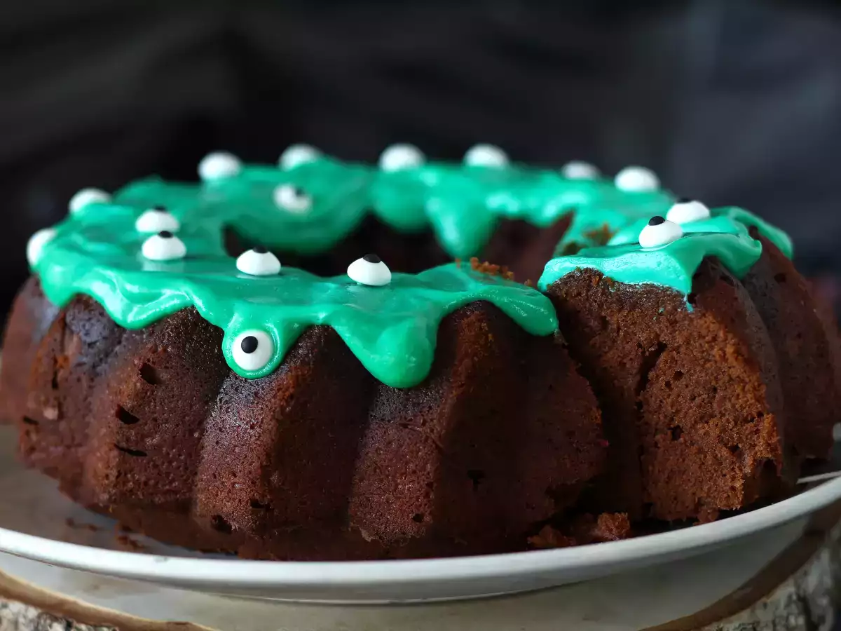Halloweenska torta Bundt s hudiško slastno glazuro - fotografija 3