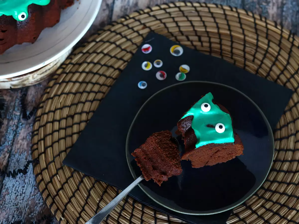 Halloweenska torta Bundt s hudiško slastno glazuro - fotografija 4