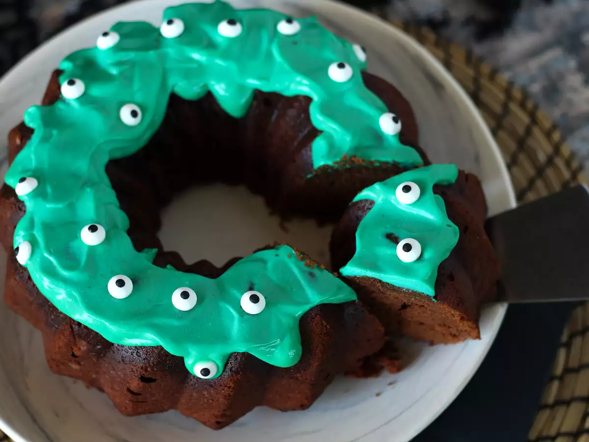 Halloweenska torta Bundt s hudiško slastno glazuro - fotografija 5