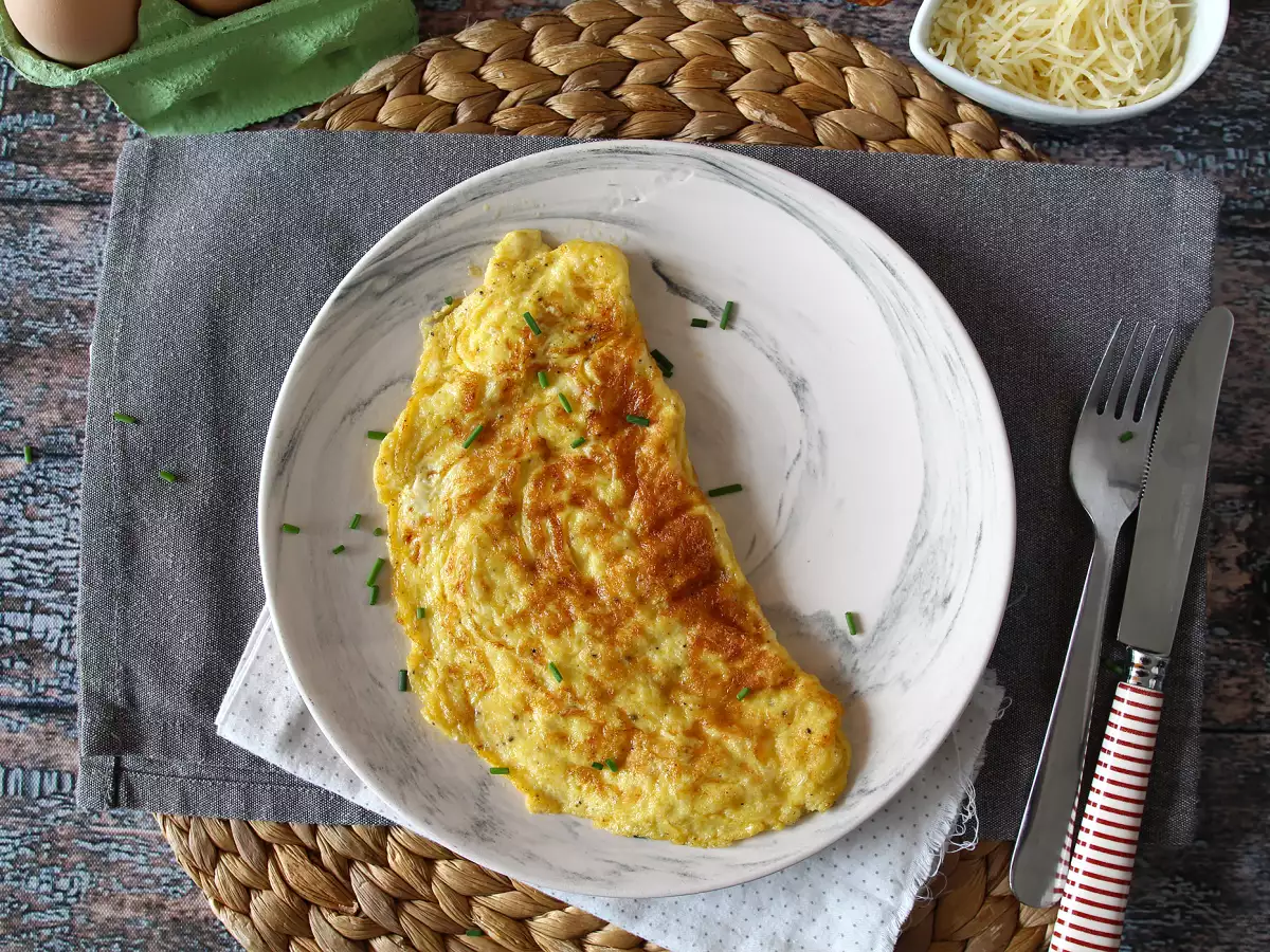 Hitra omleta s sirom – recept, pripravljen v 5 minutah! - fotografija 3