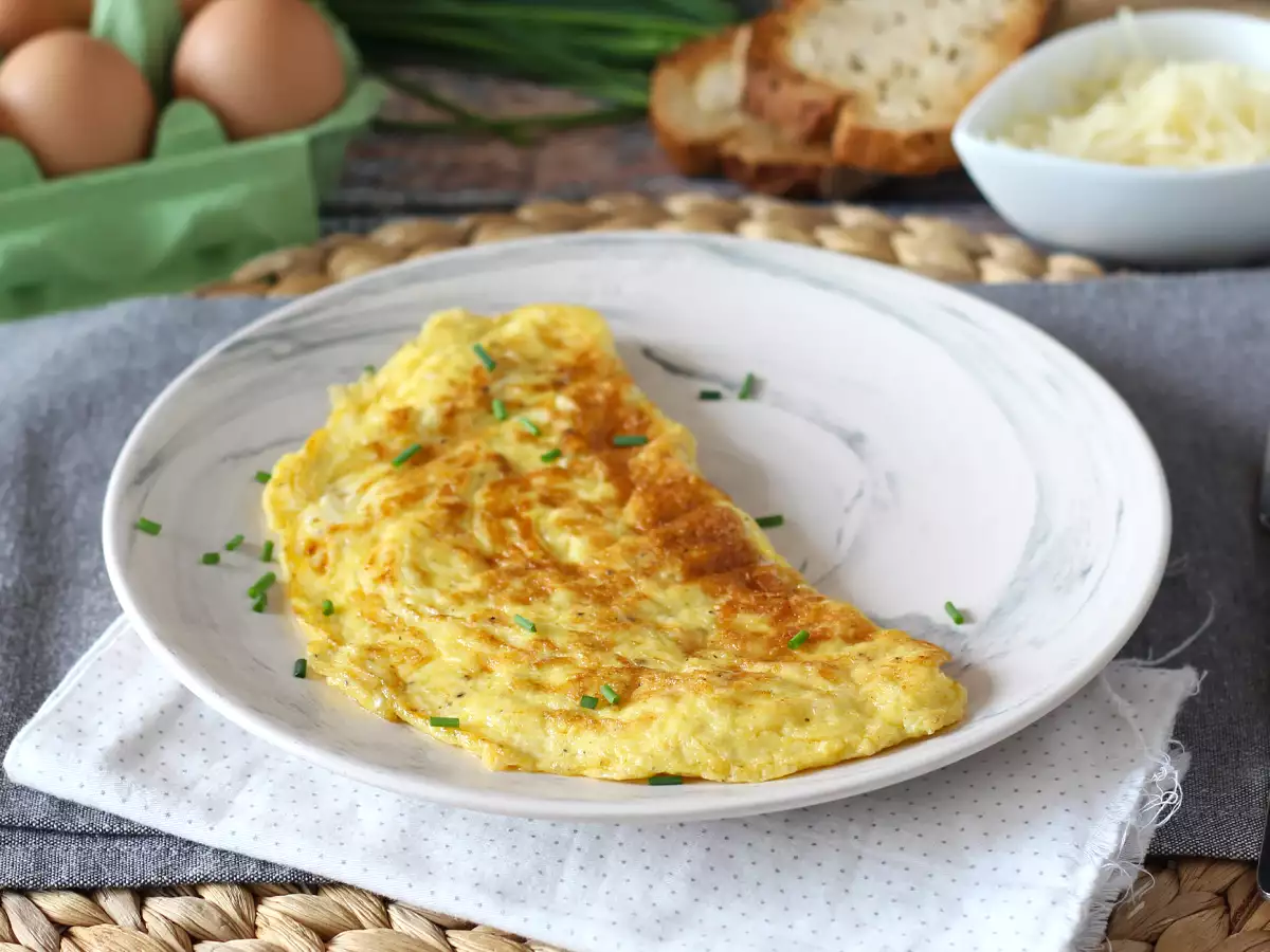 Hitra omleta s sirom – recept, pripravljen v 5 minutah! - fotografija 4