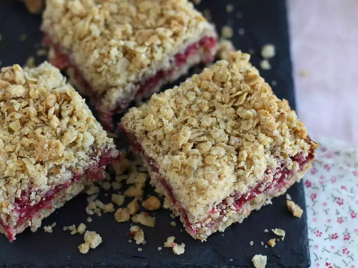 Hrustljava in sočna malinova crumble torta - fotografija 5