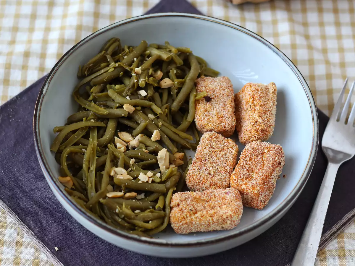 Hrustljavi tofu nuggeti in zelena fižol po tajski recepturi, pripravljeni v zračni fritezi