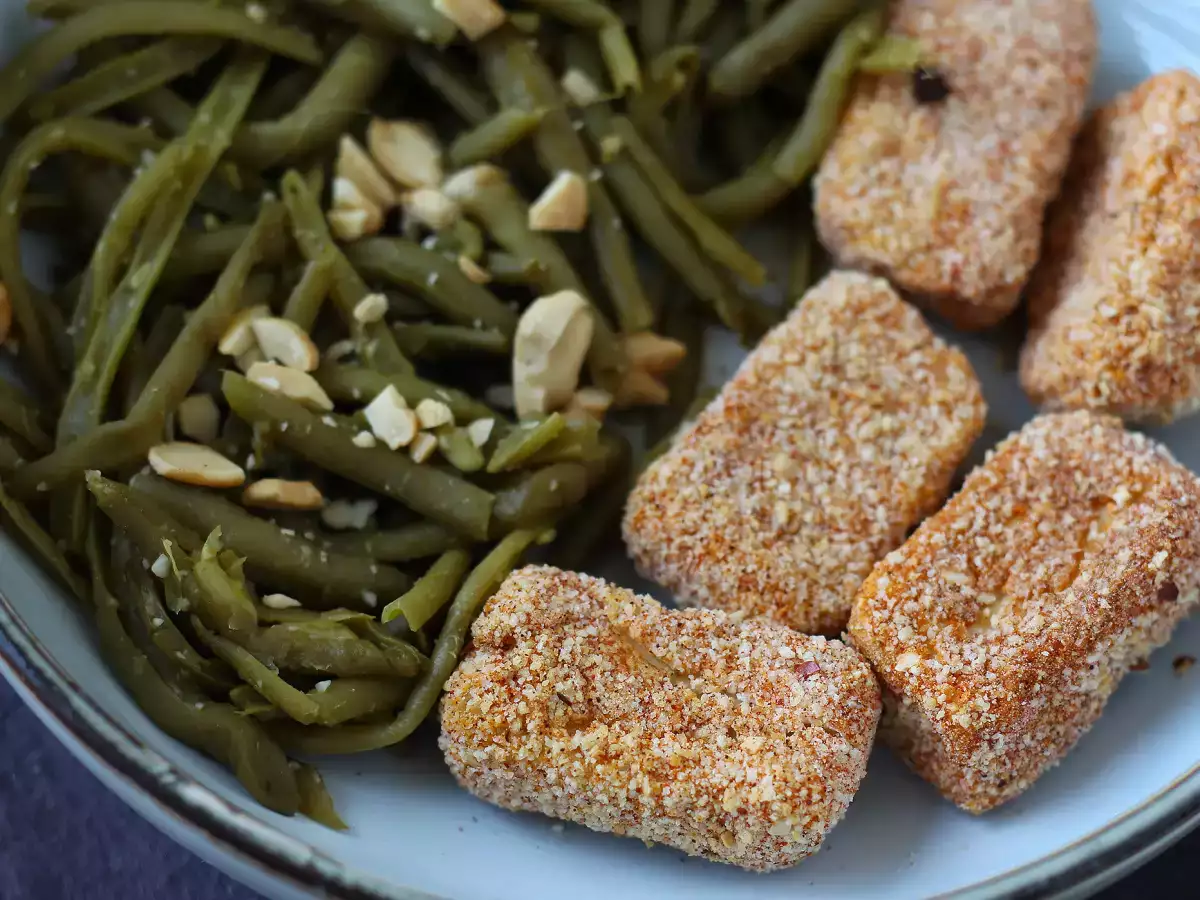 Hrustljavi tofu nuggeti in zelena fižol po tajski recepturi, pripravljeni v zračni fritezi - fotografija 4