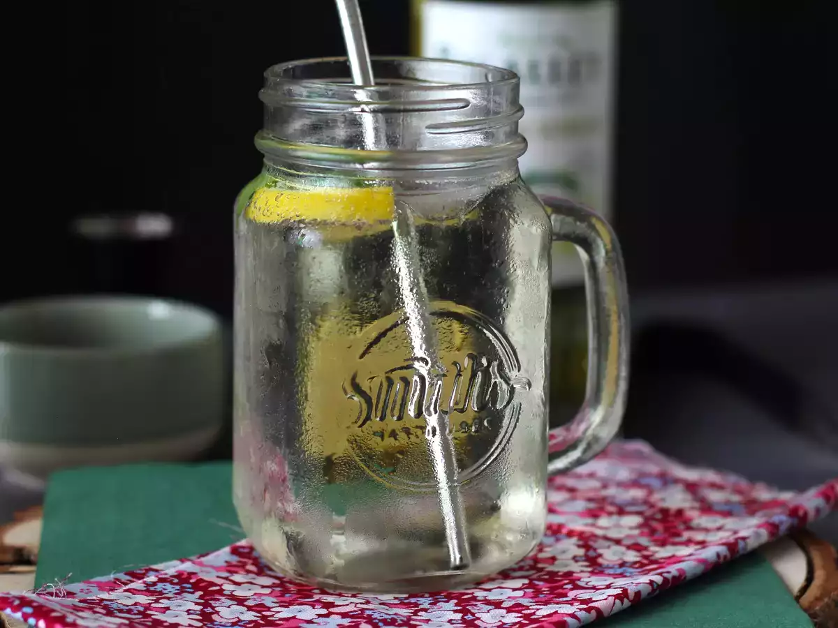 Hugo Spritz z bezgovim sirupom, svež in sladek koktajl - fotografija 3