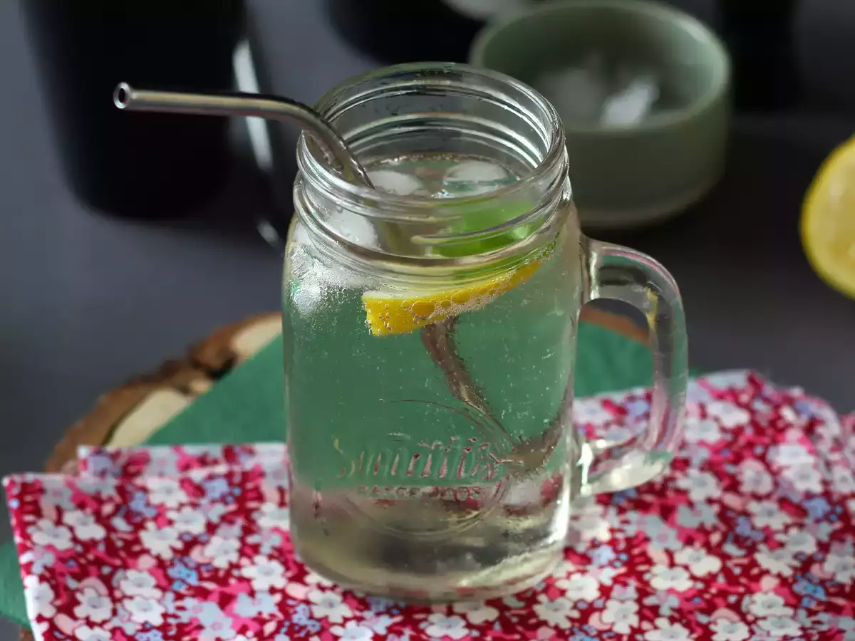 Hugo Spritz z bezgovim sirupom, svež in sladek koktajl - fotografija 4