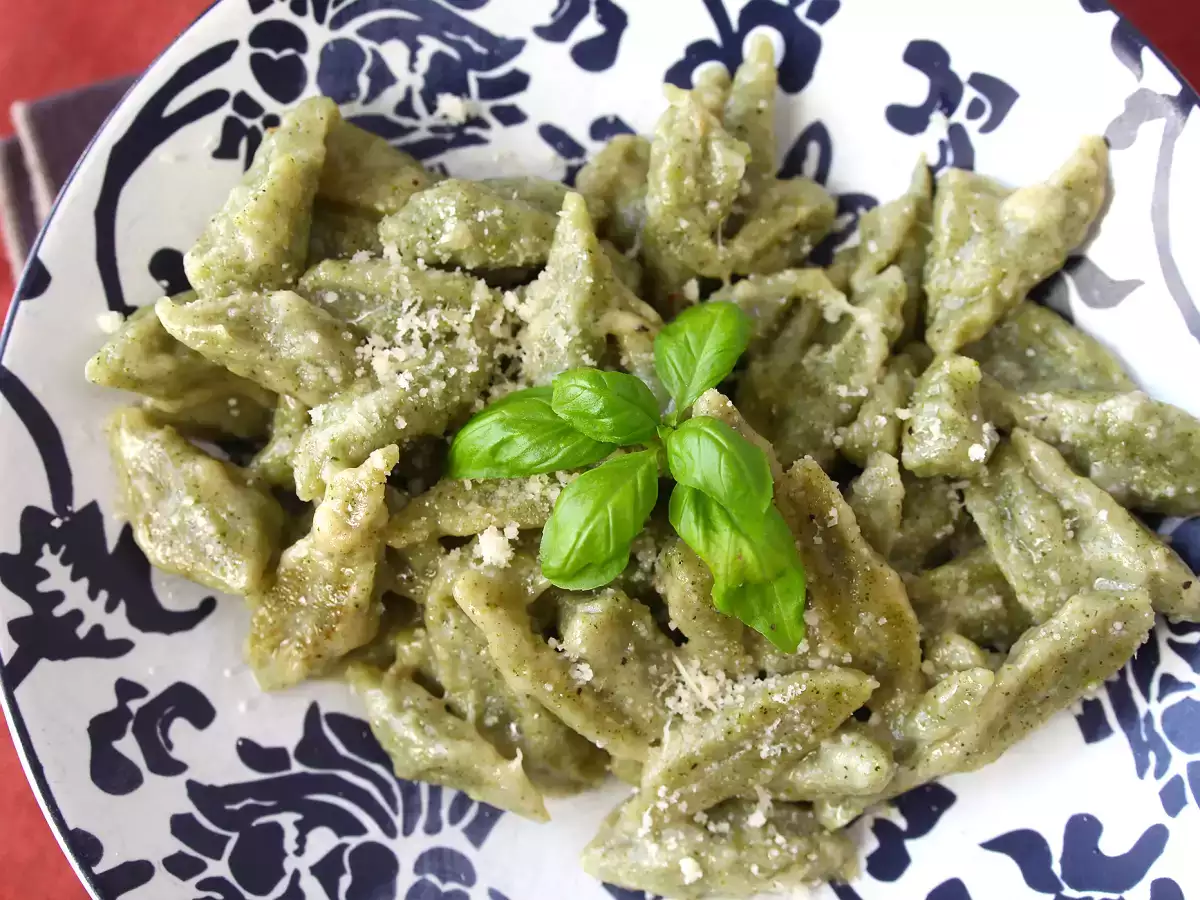 Izjemno enostavne testenine z brokolijem, ki otroke navdušijo nad zelenjavo - fotografija 4