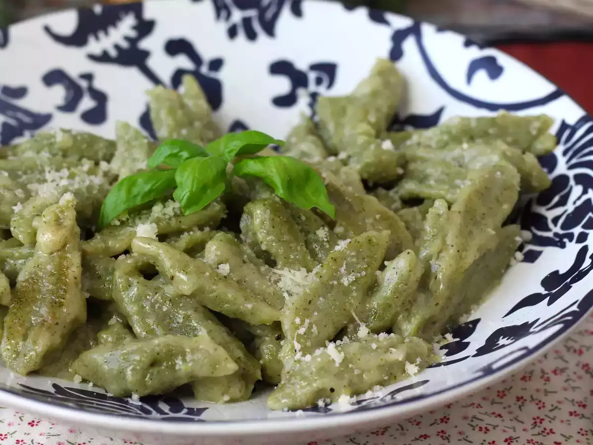 Izjemno enostavne testenine z brokolijem, ki otroke navdušijo nad zelenjavo - fotografija 6