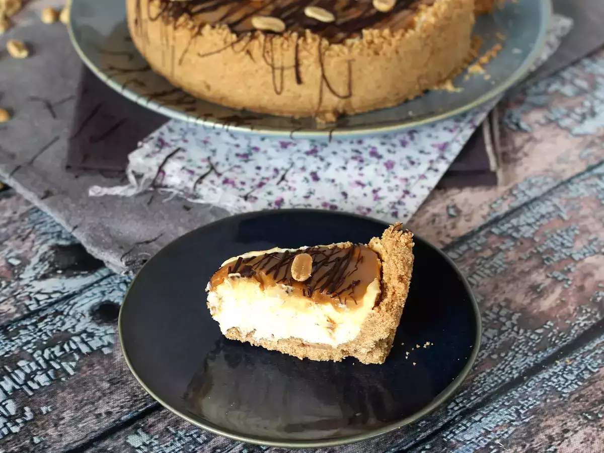 Izjemno gurmanski cheesecake v slogu Snickersa - fotografija 2