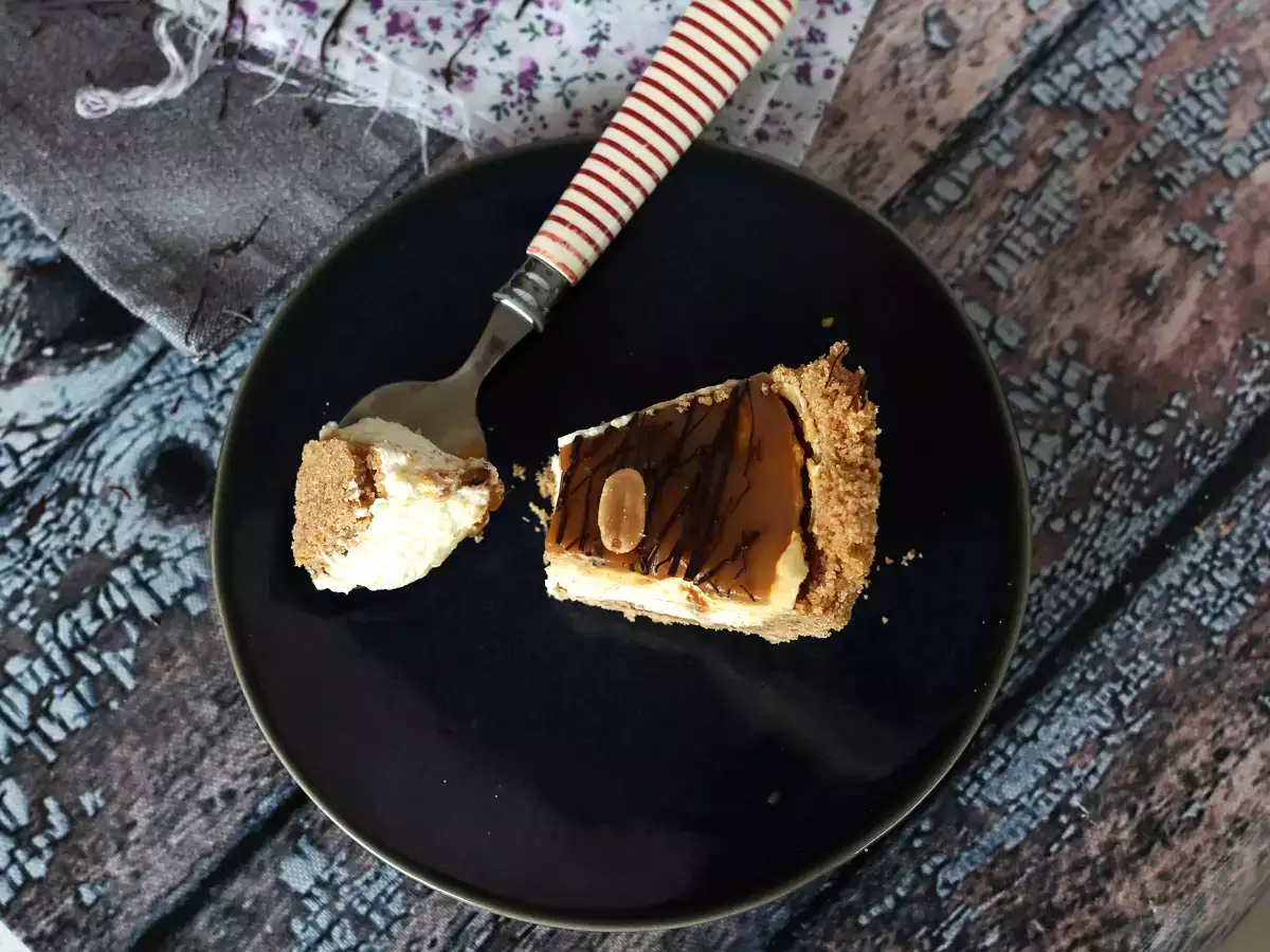 Izjemno gurmanski cheesecake v slogu Snickersa - fotografija 6