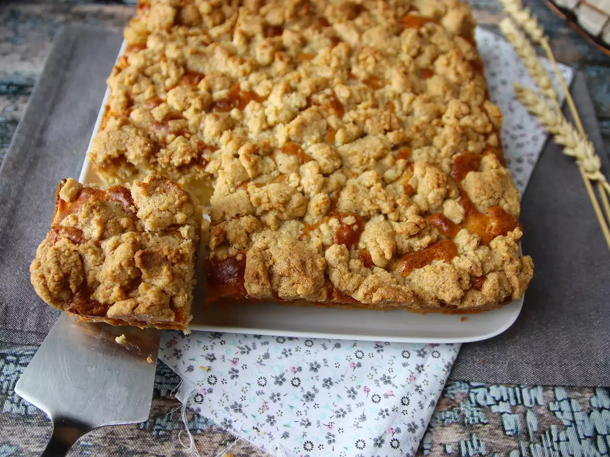 Izjemno mehka jabolčna torta s hrustljavim streuselom - fotografija 2