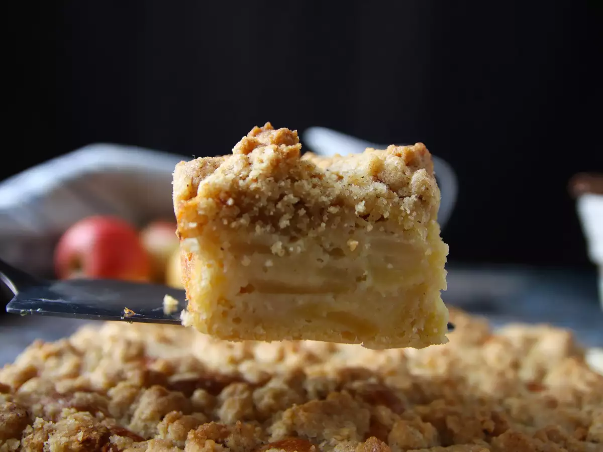 Izjemno mehka jabolčna torta s hrustljavim streuselom - fotografija 3