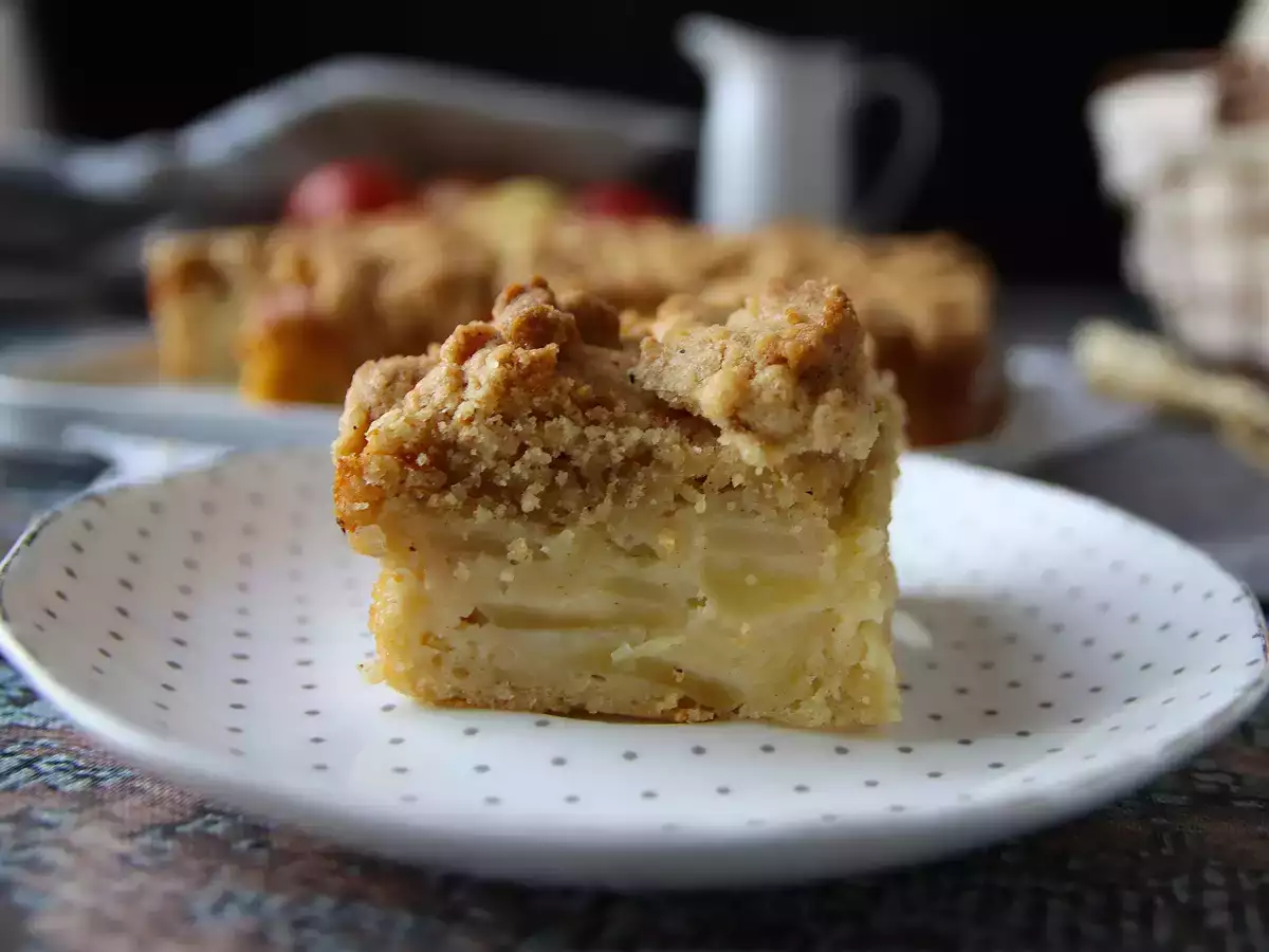 Izjemno mehka jabolčna torta s hrustljavim streuselom - fotografija 5