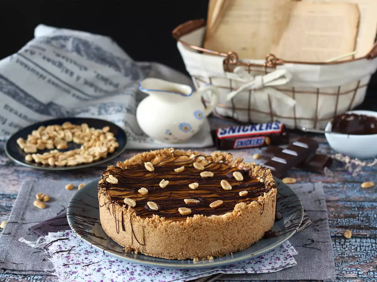 Izjemno razkošen cheesecake v slogu Snickersa