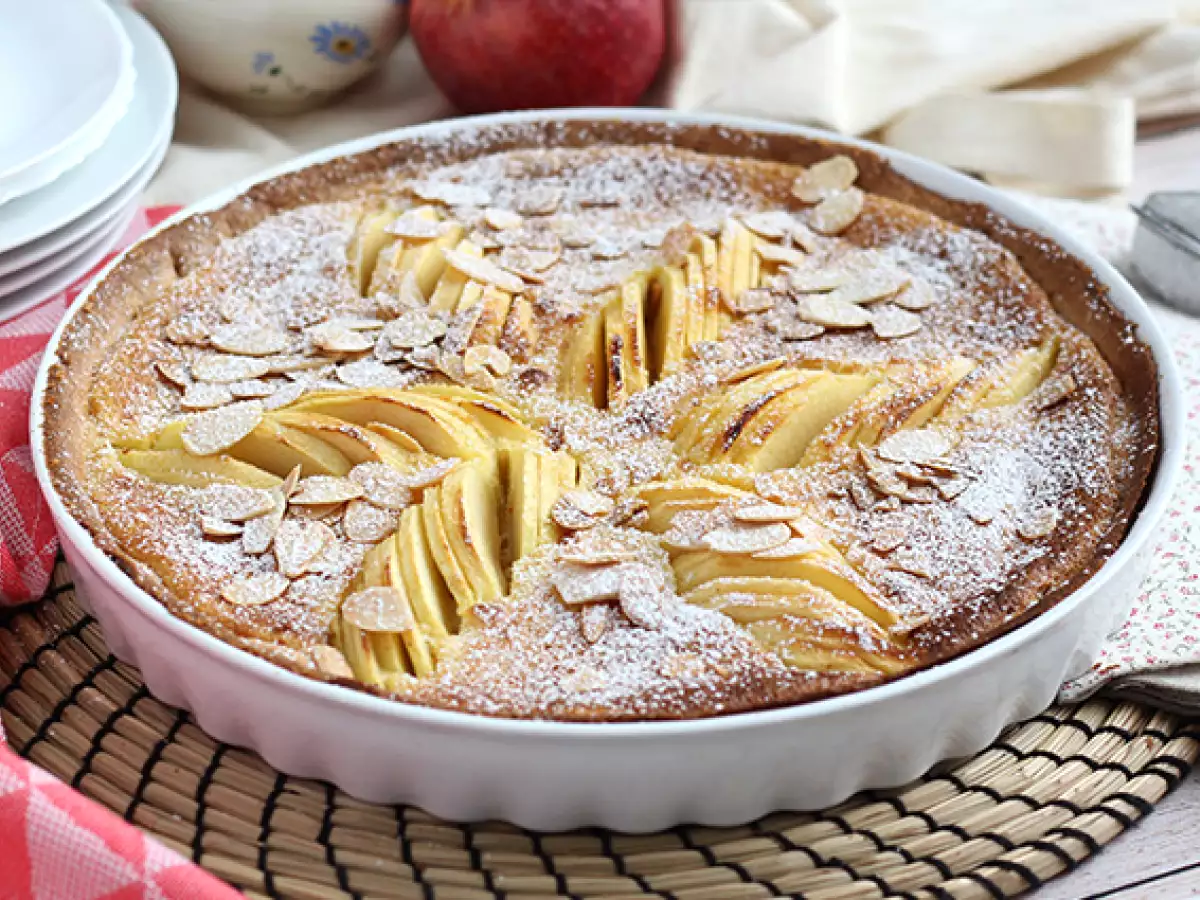 Jabolčna in mandljeva torta (Tarte normande)