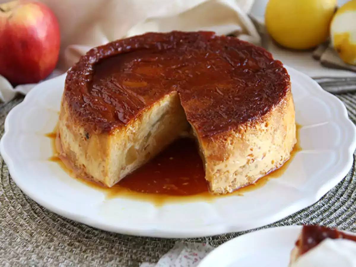 Jabolčni puding s karamelo in rogljički - fotografija 4