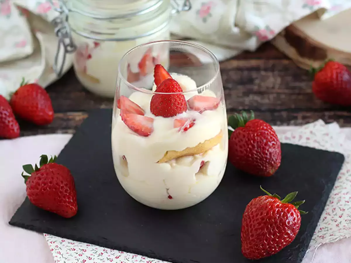 Jagodni tiramisu v kozarčkih