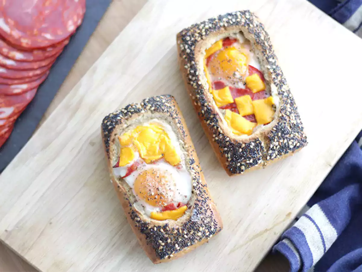 Jajčni čolni s chorizom in sirom - fotografija 2