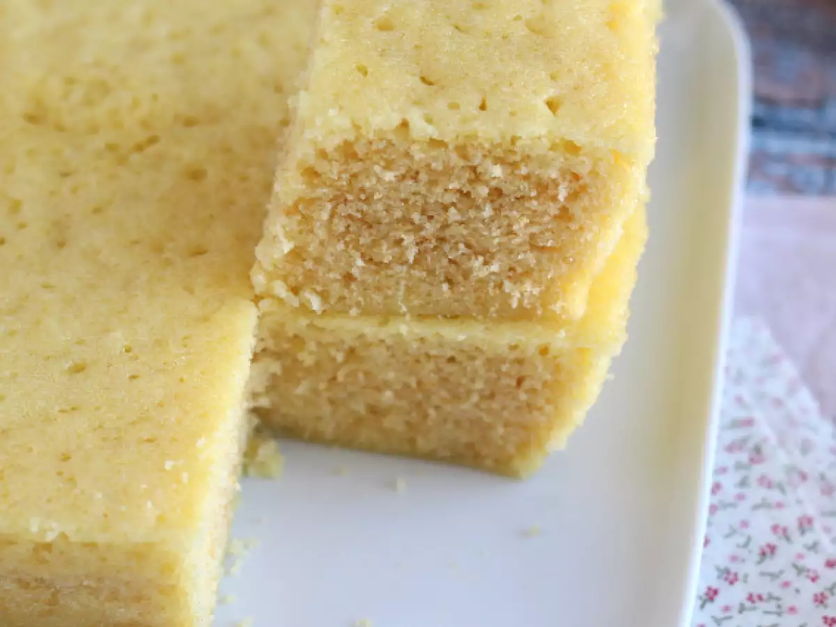 Jogurtov biskvit v mikrovalovni pečici v 10 min. - fotografija 3