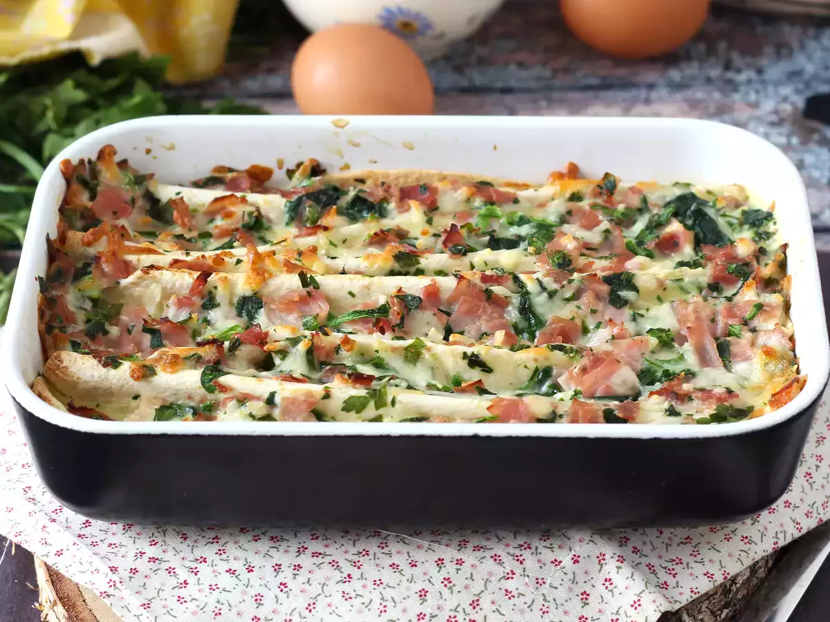 Kaj storiti s tortiljami Šunka, špinača in mocarela v gratiniranem testu v slogu torte z mrvicami - fotografija 7