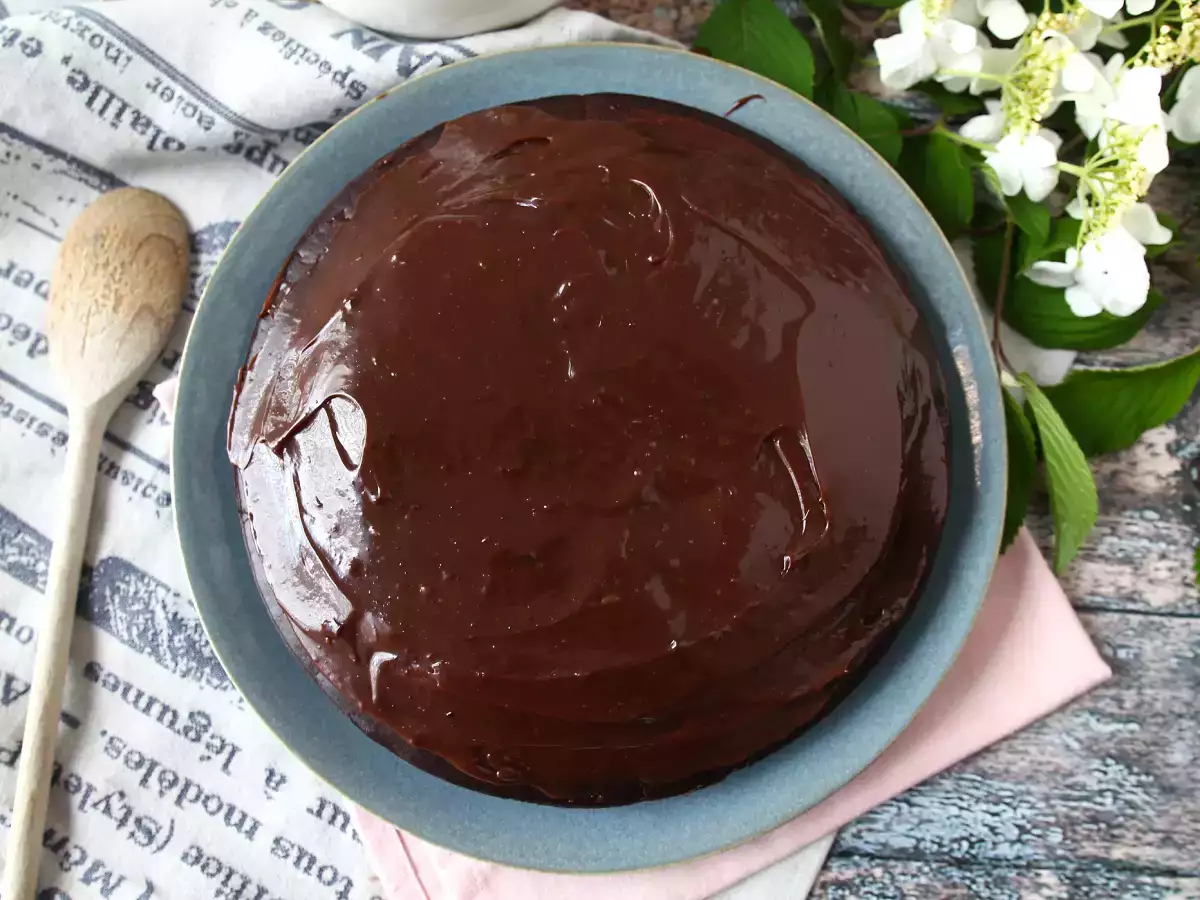 Kako pripraviti brigadeiro preliv za torte? - fotografija 4