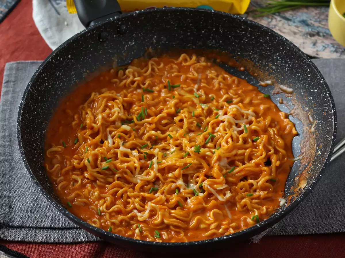 Kako pripraviti Buldak z okusom sira? Hiter in preprost recept! - fotografija 4