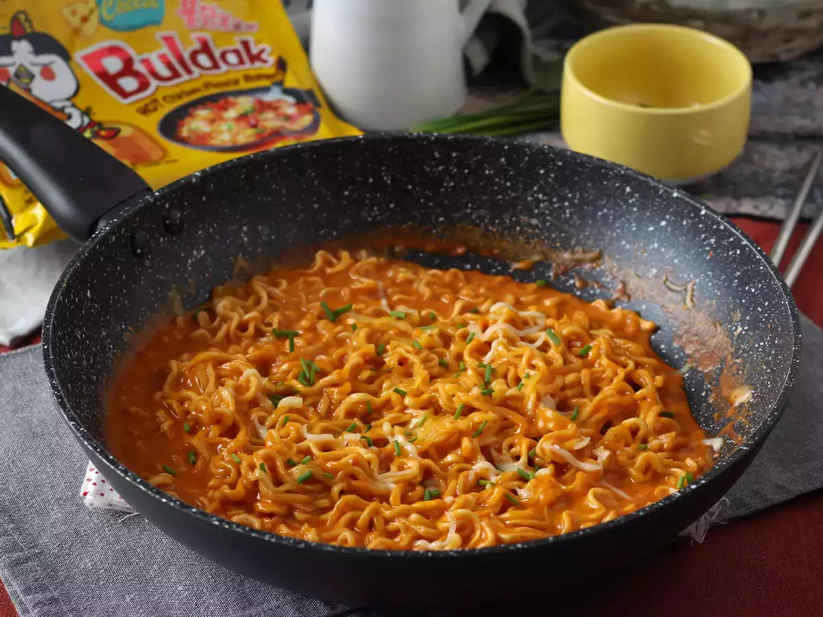 Kako pripraviti Buldak z okusom sira? Hiter in preprost recept! - fotografija 5