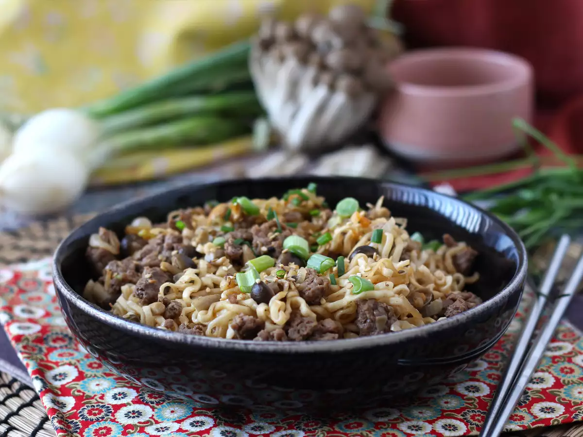 Kako skuhate instantne rezance? Hiter recept z govedino in gobami! - fotografija 3