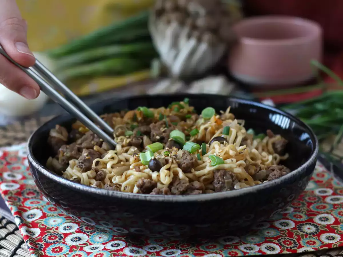 Kako skuhate instantne rezance? Hiter recept z govedino in gobami! - fotografija 5