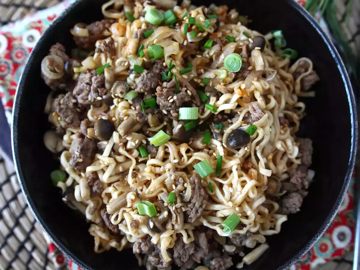 Kako skuhate instantne rezance? Hiter recept z govedino in gobami! - fotografija 7