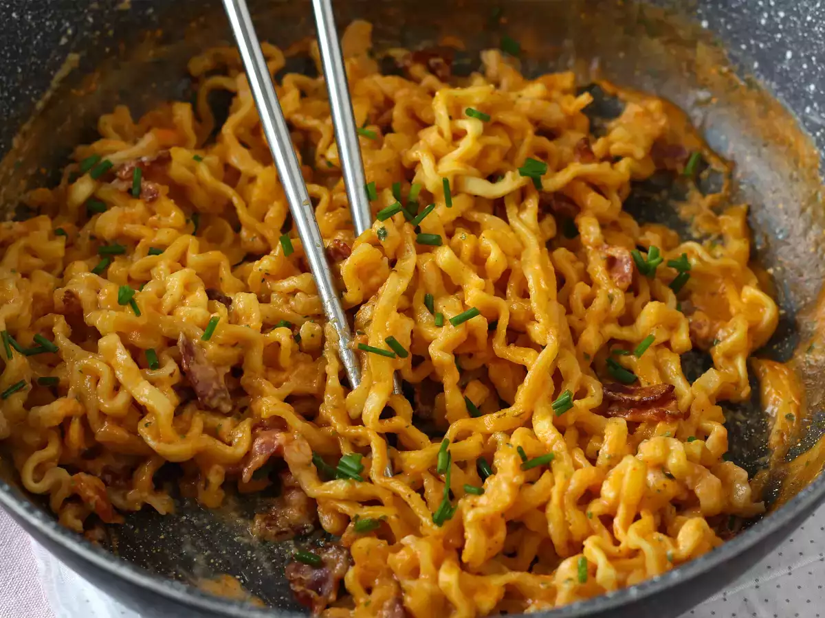Kako skuhati rezance Buldak carbonara okus? Najboljši recept! - fotografija 2