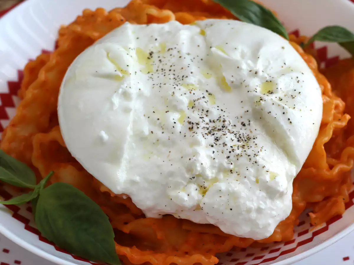 Kalabrijski pesto s kremasto burrato - fotografija 2