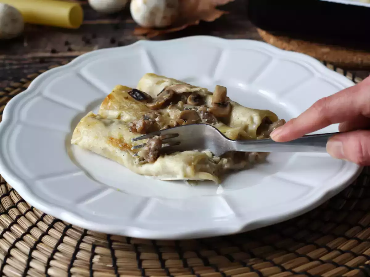 Kaneloni z gobami in klobaso: bogata in okusna glavna jed - fotografija 6