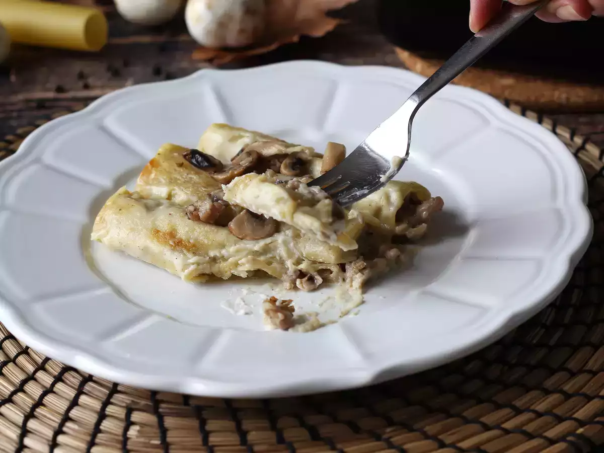 Kaneloni z gobami in klobaso: bogata in okusna glavna jed - fotografija 7