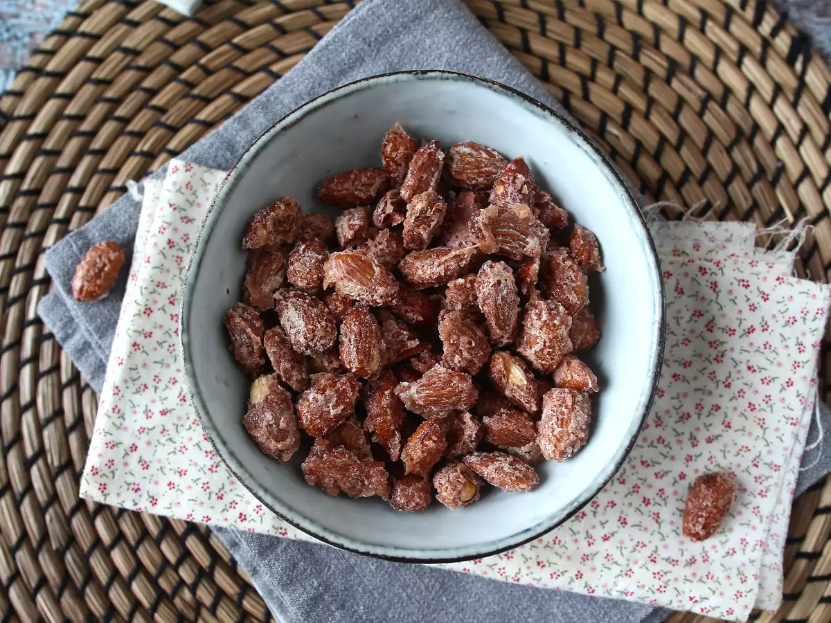Karamelizirani mandlji iz cvrtnika na vroč zrak (praline) - fotografija 3