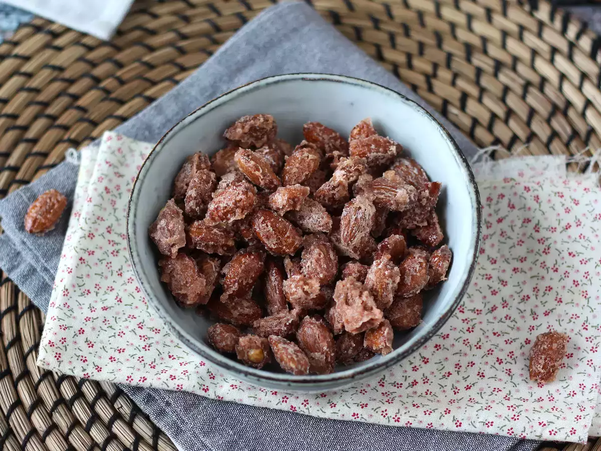 Karamelizirani mandlji iz cvrtnika na vroč zrak (praline) - fotografija 5