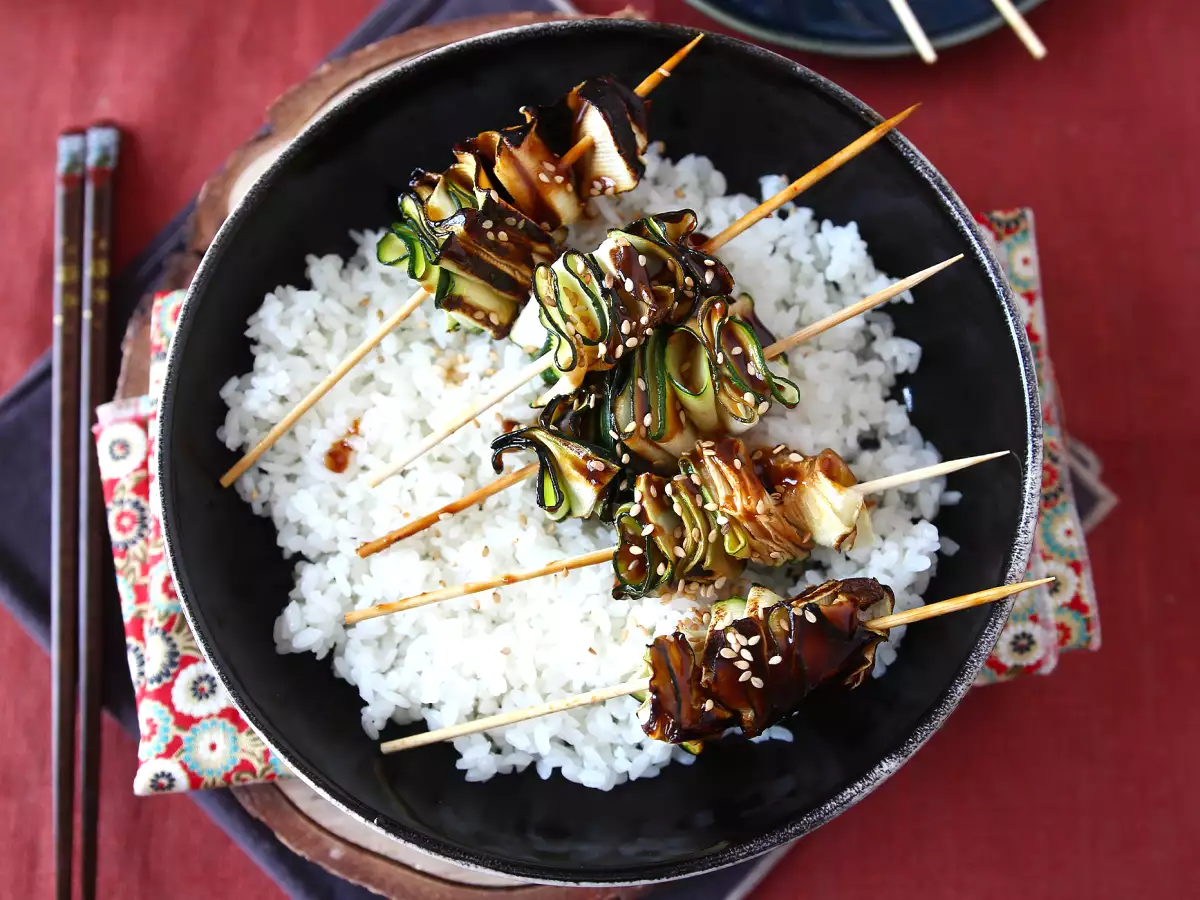Kebab iz bučk z okusno, začinjeno azijsko omako - fotografija 2