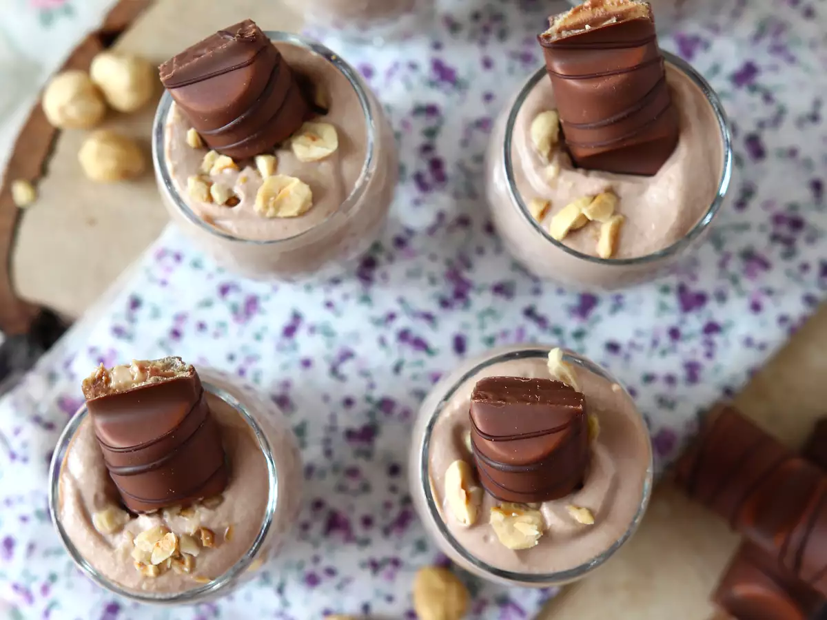 Kinder Bueno sladice v kozarčkih brez peke - fotografija 2